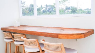 Kafe iç düzeni açık alanda modern bir tarzda 