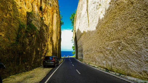 Road Flanked Cliffs Beach Bali Indonesia — Stock Photo, Image