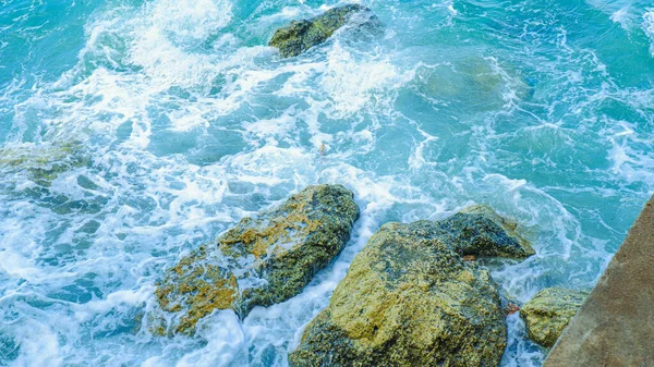 Tropikalna Plaża Skałami Turkusową Wodą Morską Środowisko Naturalne Bali Indonezja — Zdjęcie stockowe