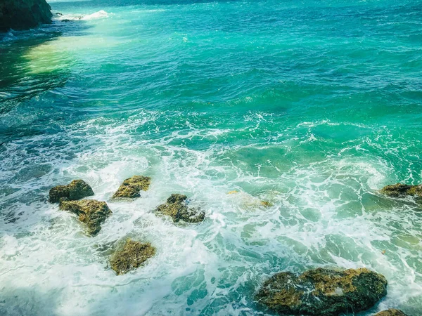 Тропічний Пляж Камінням Бірюзовою Морською Водою Природний Фон Балі Індонезія — стокове фото
