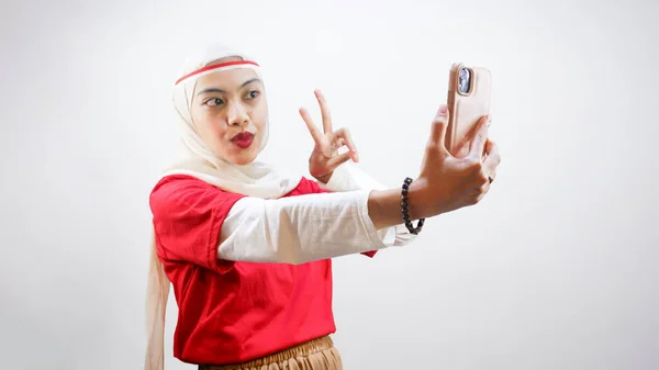 Donne Indonesiane Celebrano Giorno Dell Indipendenza Indonesiana Agosto Scattando Selfie — Foto Stock