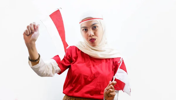 Emocionada Joven Asiática Celebra Día Independencia Indonesia Sosteniendo Bandera Indonesia —  Fotos de Stock