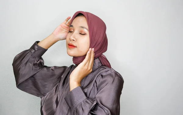Hijab Vrouw Dragen Hijab Met Hand Gebaar Witte Achtergrond — Stockfoto