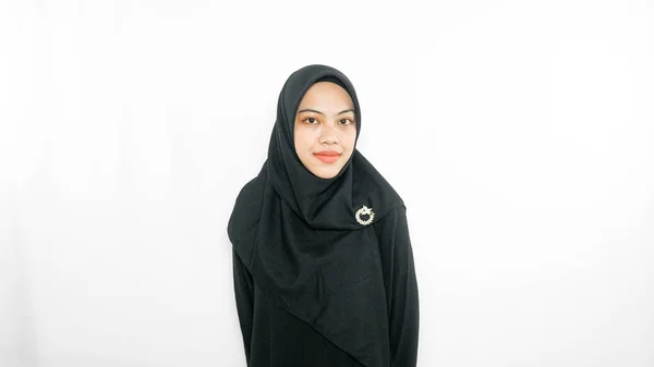 Retrato Mujer Musulmana Asiática Usando Hijab Sonriendo Mirando Cámara — Foto de Stock