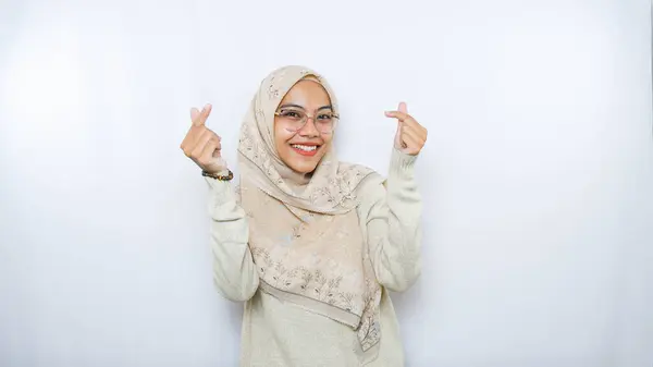 Geleneksel Müslüman Elbisesi Içinde Gülümseyen Güzel Bir Asyalı Kadın Kore — Stok fotoğraf