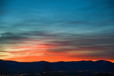 GÜNEŞ MÜZİSİ DAĞLARI, ORANGE VE MÜZİK