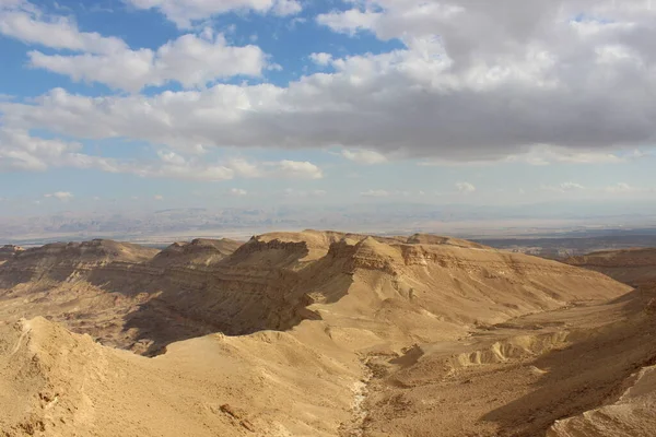 Küçük Makhtesh (HaMakhtesh HaKatan), Ölü Deniz 'in güneyinde, İsrail' in Negev çölünde..