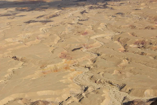 Küçük Makhtesh 'in (HaMakhtesh HaKatan) toprak erozyonu, Ölü Deniz' in güneyinde, İsrail 'in Negev çölünde.