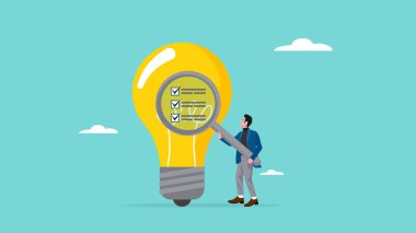 iş fikirleri araştırması, iş fikri araştırması başarı için piyasa araştırması, iş fikri hayata geçirilebilirlik kontrolü, büyüteçle iş adamı ampulü fikir vektör ilüstrasyonunu analiz ediyor