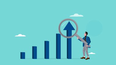 İş kar büyümesi analizi, finansal yönetimle ekonomik büyüme grafiği, iş başarısı veya finansal özgürlük stratejisi, büyütme gözlüğü olan işadamı büyüme grafiğini analiz ediyor