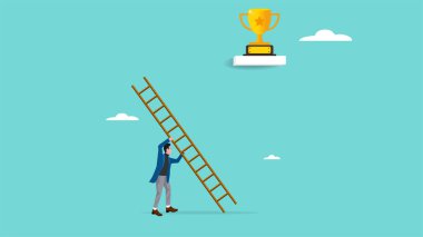 İş adamı başarı kupasına ulaşmak için merdiven yapar, iş hedeflerine ve hedeflerine ulaşmak için çabalar, zafere ulaşmak için yaratıcı fikirler.