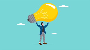 İş adamı yeni ürün fikri veya iş fırsatı için büyük ampul fikri getiriyor, yeni ürün yaratmak için yeni fikir, yaratıcılık veya yenilik bulmak, sorunu çözmek veya hata kavramını düzeltmek için çözüm bulmak