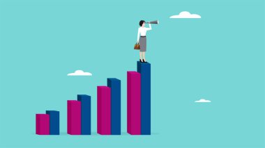 Bir sonraki iş stratejisini görmek için teleskop kullanan, yeni iş stratejisi ya da iş hedefi bulan bir iş kadınıyla iş yönünü görmek için iş fırsatı ya da vizyon