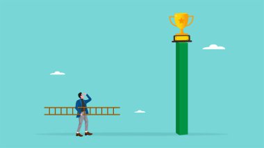 Başarı, başarı veya iş zaferi, strateji veya hedeflere ulaşma yöntemi, iş adamı bir merdiven taşıyor ve iş ödülü kazanmaya hazırlanıyor