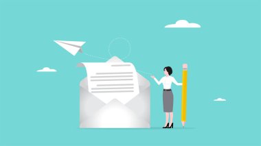 e-posta ile mesaj yaz ve gönder, iş kadını e-posta zarfı konsept vektör illüstrasyonunda kalem yazma mesajı tutuyor