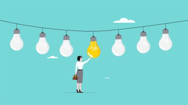 Başarı için farklı fikirler ya da stratejiler, kazançlı iş fırsatları bulmada başarı, akıllı iş kadını kapalı olan pek çok ampulü seçiyor.