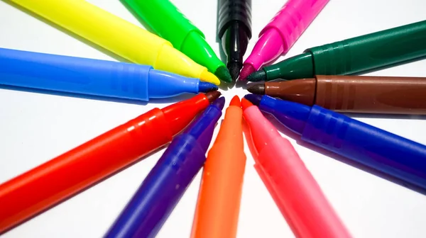 Beyaz Arka Planda Boya Kalemleri Renkli Balmumu Kalemler Koleksiyonu Düzgün — Stok fotoğraf