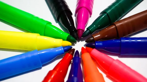 Kredki Gotowe Kolorowe Ołówki Woskowe Kolekcja Starannie Ułożone Okrągły Kształt — Zdjęcie stockowe