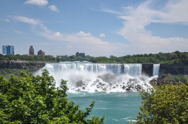 Niagara Şelalesi, On, Kanada - 30 Mayıs 2015: Niagara Şelalesi 'nin Amerikan kısmına bakın