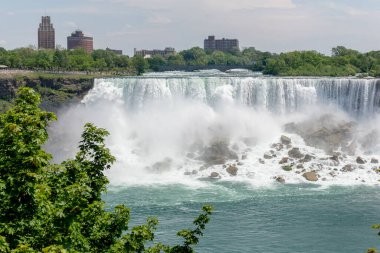 Niagara Şelalesi, On, Kanada - 30 Mayıs 2015: Niagara Şelalesi 'nin Amerikan kısmına bakın