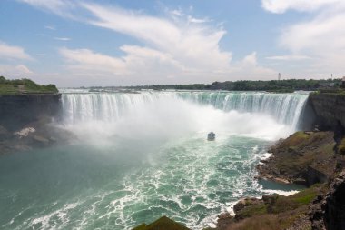 Niagara Şelalesi, Kanada - 30 Mayıs 2015: Niagara Şelalesi 'nin Kanada kısmına bakın