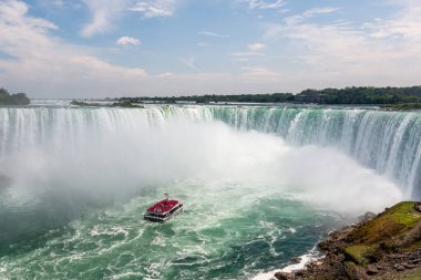 Niagara Şelalesi, Kanada - 30 Mayıs 2015: Niagara Şelalesi 'nin Kanada kısmına bakın