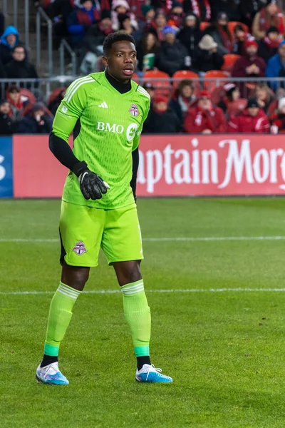 Toronto, ON, Kanada - 23. Maç: Sean Johnson # 1 Toronto FC kalecisi 2023 MLS Düzenli Sezonu maçında Toronto FC (Kanada) ile Columbus Crew (ABD) arasında Toronto, Kanada 'daki BMO Field' da (Skor 1: 1)