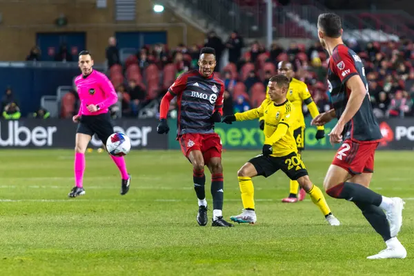 Toronto, ON, Kanada - 23. Maç: Toronto FC (Kanada) ve Columbus Crew (ABD) arasında oynanan 2023 MLS Normal Sezonu maçında Columbus ekibinin 20 numaralı Alexandru Matan # 20 orta saha oyuncusu)