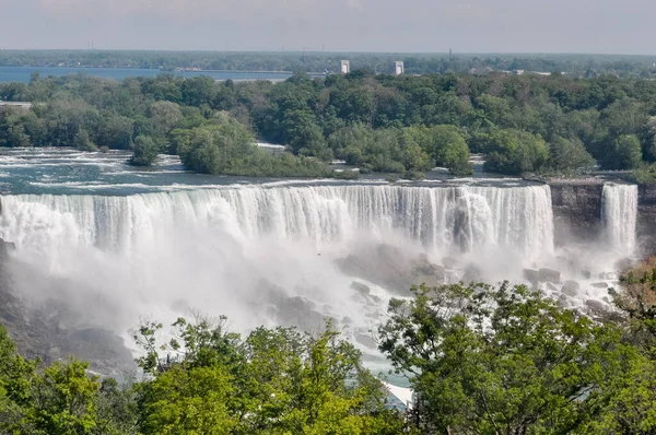 Niagara Şelalesi, On, Kanada - 30 Mayıs 2015: Niagara Şelalesi 'nin Amerikan kısmına bakın
