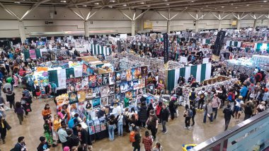 Toronto, ON, Kanada 17 Mart 2023: Toronto Comicon 2023 'te 17-19 Mart 2023 tarihleri arasında Toronto Kongre Merkezi' nde ziyaretçiler yer aldı..