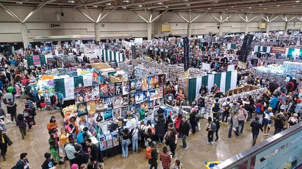 Toronto, ON, Kanada 17 Mart 2023: Toronto Comicon 2023 'te 17-19 Mart 2023 tarihleri arasında Toronto Kongre Merkezi' nde ziyaretçiler yer aldı..
