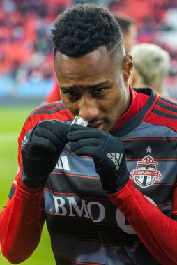 Toronto, ON, Kanada - 1 Nisan - Toronto FC # 14 orta saha oyuncusu Toronto FC (Kanada) ve Charlotte FC (ABD) arasında oynanan 2023 MLS Normal Sezonu maçından önce Toronto, Kanada 'daki BMO Field' da (Score 2: 2)
