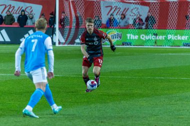 Toronto, ON, Kanada - 1 Nisan 1: Sigurd Rosted Toronto F 'nin 17 numaralı savunucusu