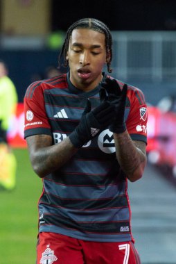 Toronto, ON, Kanada - 1 Nisan: Jahkeele Marshall-Rutty # 7 forvet Toronto FC 'de Toronto FC (Kanada) ve Charlotte FC (ABD) arasında oynanan 2023 MLS Normal Sezonu maçı sırasında Toronto, Kanada' da BMO Field 'da (Score 2: 2)