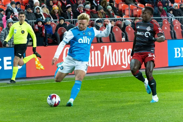 Toronto, ON, Kanada - 1 Nisan: Kamil Jozwiak # 7 Charlotte F 'nin orta saha oyuncusu