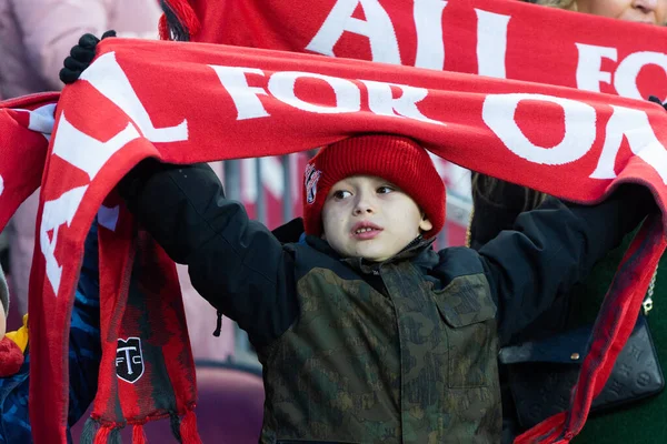 Toronto, ON, Kanada - 1 Nisan: Toronto FC taraftarları Toronto FC (Kanada) ile Charlotte FC (ABD) arasında oynanan 2023 MLS Normal Sezonu maçı sırasında Toronto, Kanada 'daki BMO Field' da (Score 2: 2)