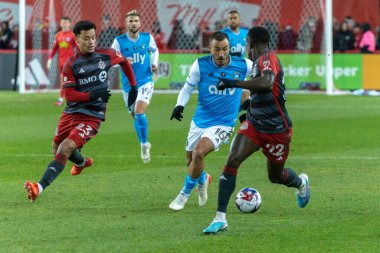 Toronto, ON, Kanada - 1 Nisan: Andre Shinyashiki # 16 Charlotte FC forveti Toronto FC (Kanada) ile Charlotte FC (ABD) arasında oynanan 2023 MLS Normal Sezonu maçında gol atıyor.)