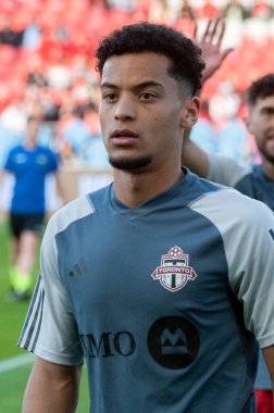 Toronto, ON, Kanada - 15 Nisan: Brandon Servania # 23 orta saha oyuncusu Toronto FC (Kanada) ile Atlanta United (ABD) arasında oynanan 2023 MLS Normal Sezonu maçından önce Toronto FC, Kanada 'da (Score 2: 2)