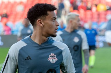 Toronto, ON, Kanada - 15 Nisan: Brandon Servania # 23 orta saha oyuncusu Toronto FC (Kanada) ile Atlanta United (ABD) arasında oynanan 2023 MLS Normal Sezonu maçından önce Toronto FC, Kanada 'da (Score 2: 2)