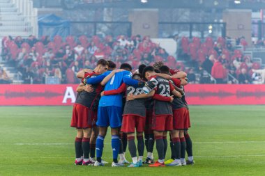 Toronto, ON, Kanada - 15 Nisan 2023: Toronto FC oyuncuları Toronto FC (Kanada) ile Atlanta United (ABD) arasında oynanan 2023 MLS Düzenli Sezonu maçından önce Toronto, Kanada 'daki BMO Field' da (Score 2: 2)