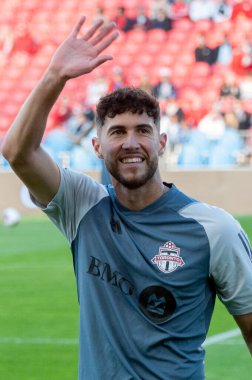 Toronto, ON, Kanada - 15 Nisan: Jonathan Osorio # 21 orta saha oyuncusu Toronto FC 'de Toronto FC (Kanada) ile Atlanta United (ABD) arasında oynanan 2023 MLS Normal Sezonu maçından önce (Score 2: 2)