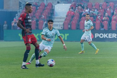 Toronto, ON, Kanada - 15 Nisan: Toronto FC 'nin Teknik Direktör ve Spor Direktörü Bob Bradley, Toronto FC (Kanada) ile Atlanta United (ABD) arasında oynanan 2023 MLS Normal Sezonu maçında Toronto, Kanada' daki BMO Field 'da (Skor 2: 2)