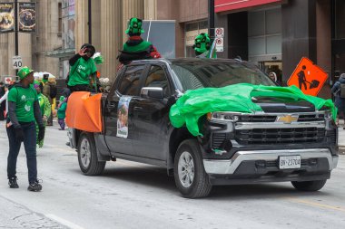 Toronto, ON, Kanada - 19 Mart 2023: Toronto şehir merkezindeki Aziz Patrick Günü Geçit Töreni 17 Mart 'ta Uluslararası Kutlama Günü' nde