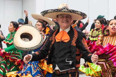 Toronto, ON, Kanada - 19 Mart 2023: Toronto şehir merkezindeki Aziz Patrick Günü Geçit Töreni 17 Mart 'ta Uluslararası Kutlama Günü' nde