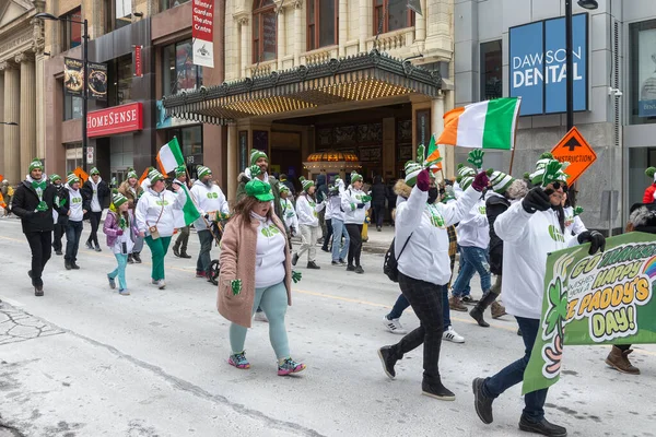 Toronto, ON, Kanada - 19 Mart 2023: Toronto şehir merkezindeki Aziz Patrick Günü Geçit Töreni 17 Mart 'ta Uluslararası Kutlama Günü' nde