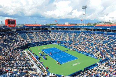 Toronto, ON, Kanada - 8 Ağustos 2019: Rogers Kupası tenis turnuvası sırasında eski Aviva Centre ve Rexall Centre 'daki Sobeys Stadyumu' nda görüldü. 12.500 kapasiteli stadyum, tenis kompleksindeki en büyük stadyumdur. Sobeys Stadyumu ana mekan.