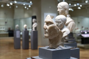 Toronto, ON, Kanada - 20 Kasım 2022: Royal Ontario Müzesinde Yunan heykelleri