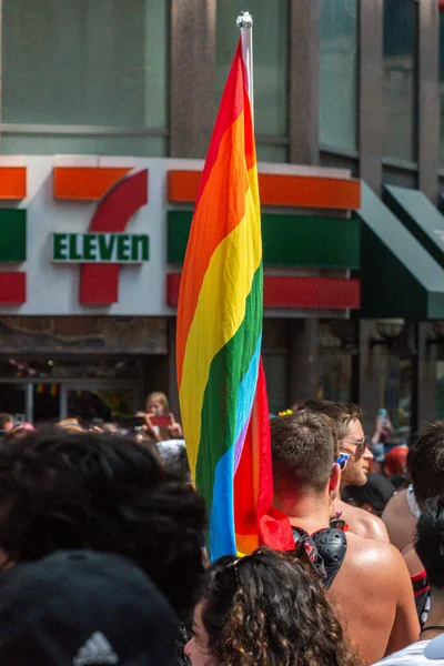 Τορόντο Καναδάς Ιουνίου 2022 Σημαία Rainbow Στο 2022 Ετήσια Παρέλαση — Φωτογραφία Αρχείου