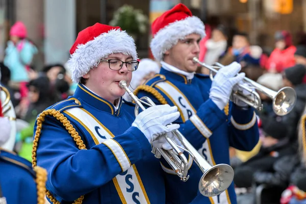 Toronto Kanada Listopada 2019 Muzycy Orkiestrowi Biorą Udział Paradzie Mikołaja — Zdjęcie stockowe