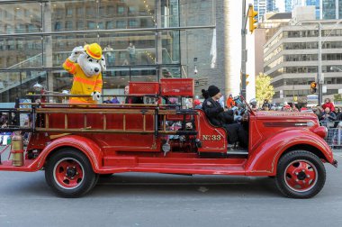 Toronto, ON, Kanada 17 Kasım 2019: Toronto 'daki Noel Baba Geçit Töreni sırasında.